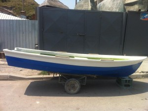 Barca din fibra de 4 persoane 3,70 lungime pentru agrement si pescuit.