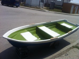 Barca din fibra de 4 persoane 3,70 lungime pentru agrement si pescuit.